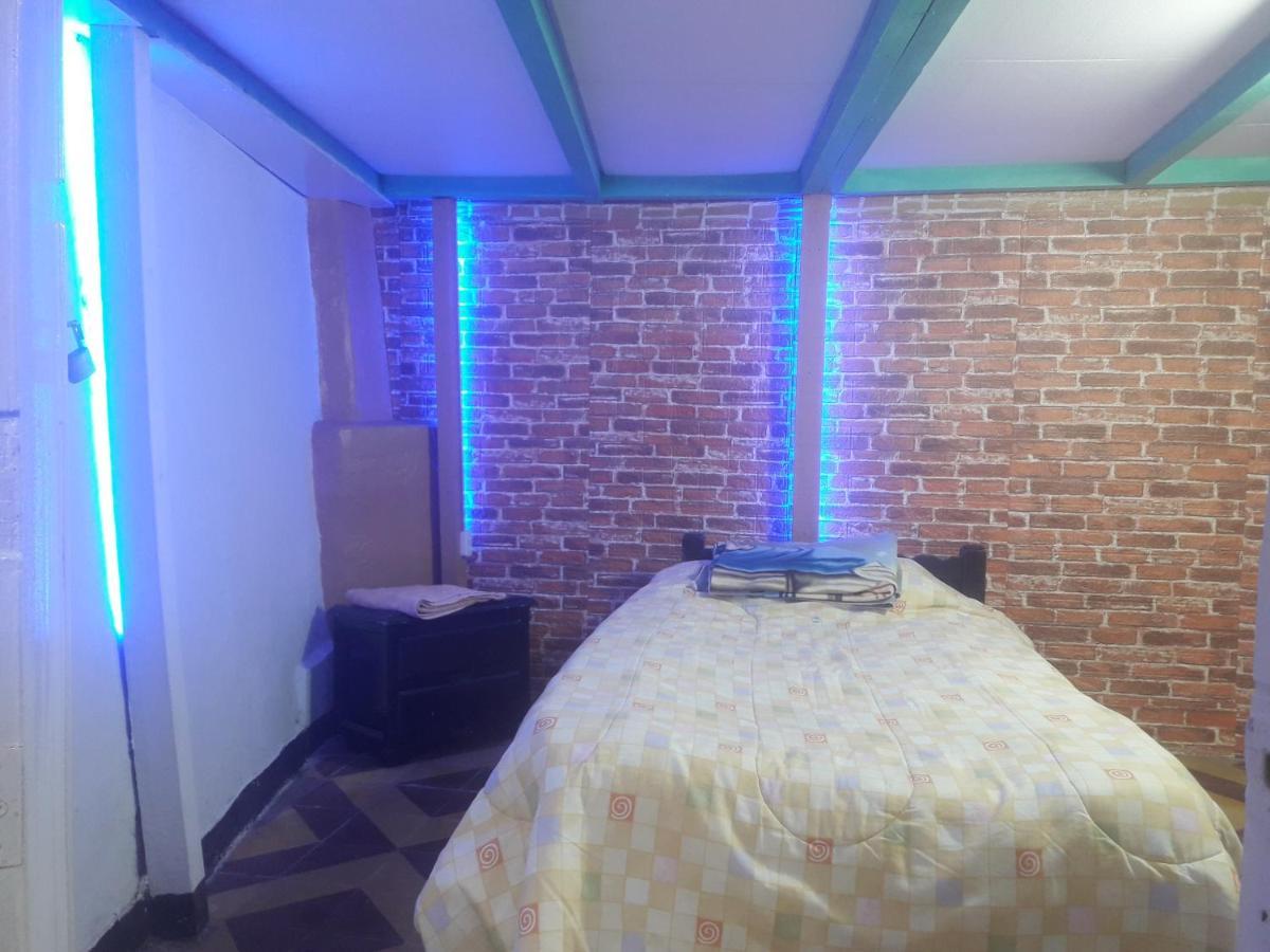 6141 Basement Pensión *